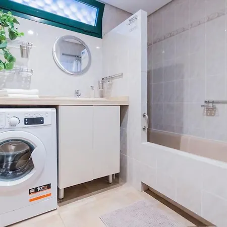 Stunning Ground Floor Apartment! 贝纳尔马德纳
