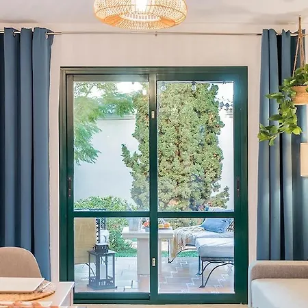 公寓 Stunning Ground Floor Apartment! 贝纳尔马德纳