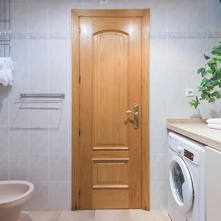 公寓 Stunning Ground Floor Apartment! 贝纳尔马德纳