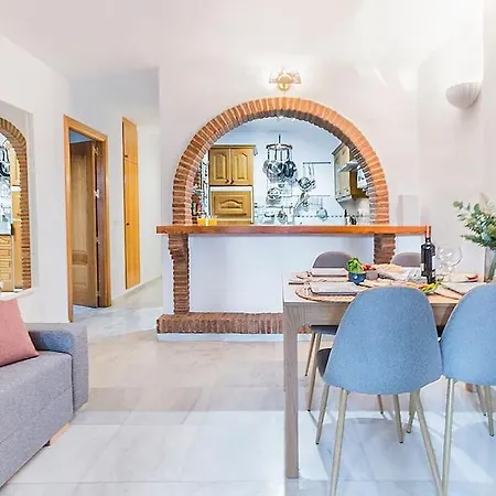 Stunning Ground Floor Apartment! 公寓